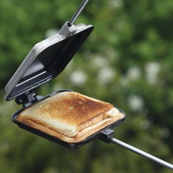 Coghlans Sandwicheisen Camp Cooker (1)